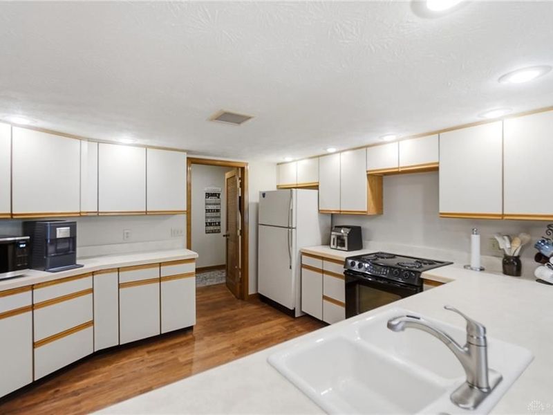 9015 Academy View Court, Washington Township, OH 45458 Photo 7