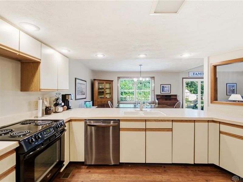 9015 Academy View Court, Washington Township, OH 45458 Photo 8