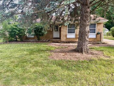 22725 Armstrong Avenue, Brownstown Twp, MI 48193