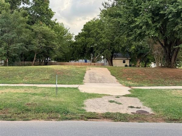 904 S 1st Street, Chickasha, OK 73018