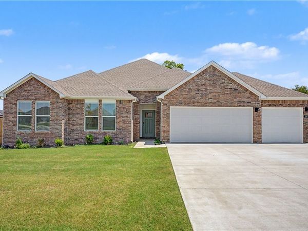 207 Kit Kat Court, Siloam Springs, AR 72761