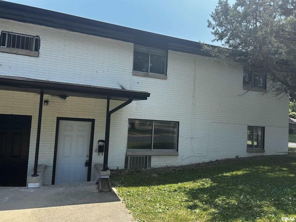 2920 W WOODBINE Drives, Peoria, IL 61604