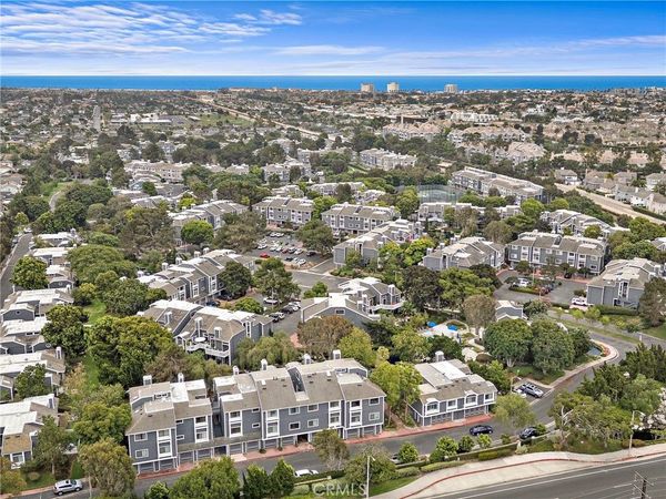 8206 Bridgepoint, Unit 206, Huntington Beach, CA 92646