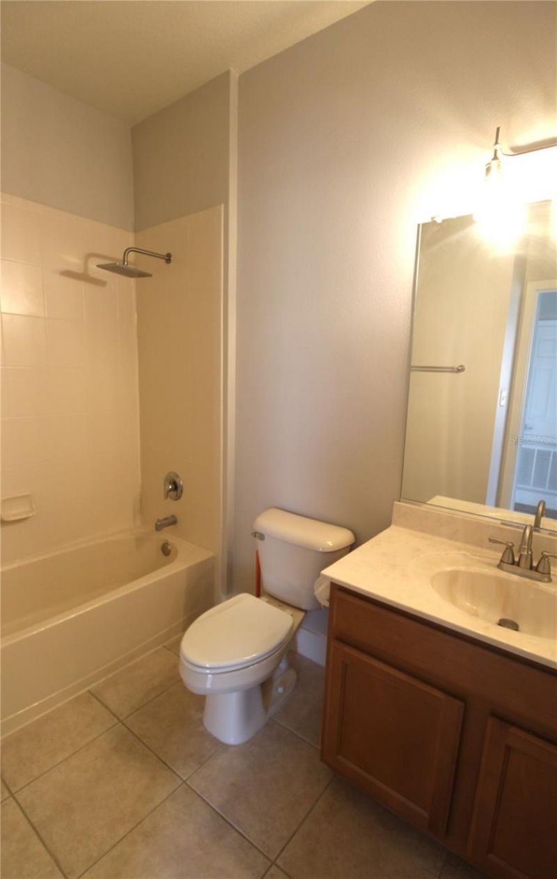 3475 Parkridge Circle, Unit 17-202, Sarasota, FL 34243 Photo