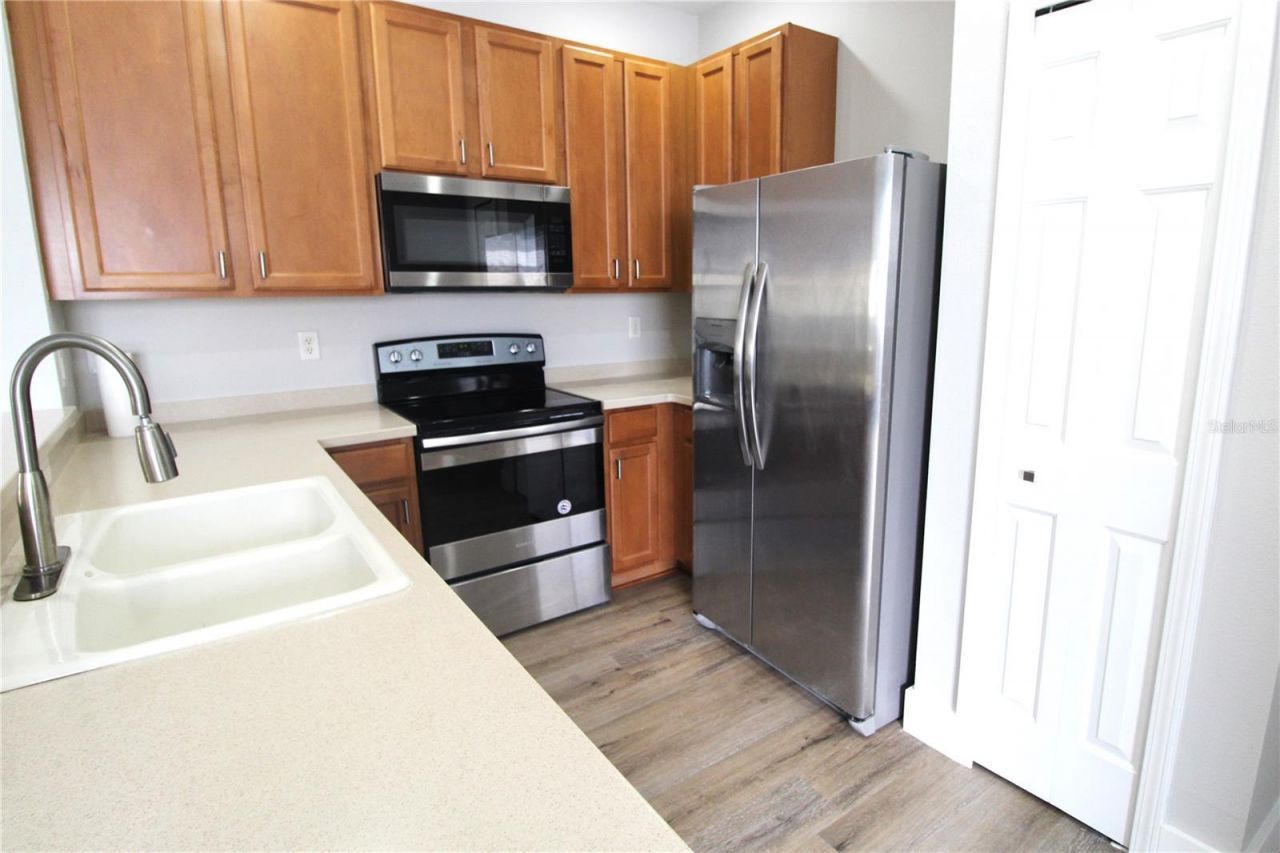 3475 Parkridge Circle, Unit 17-202, Sarasota, FL 34243 Photo