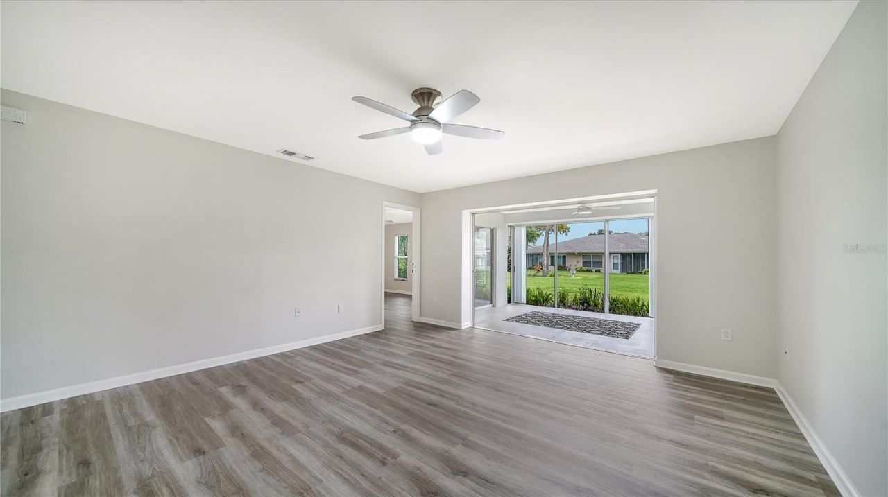 5689 Evergreen Drive, Unit 18, Sarasota, FL 34233 Photo