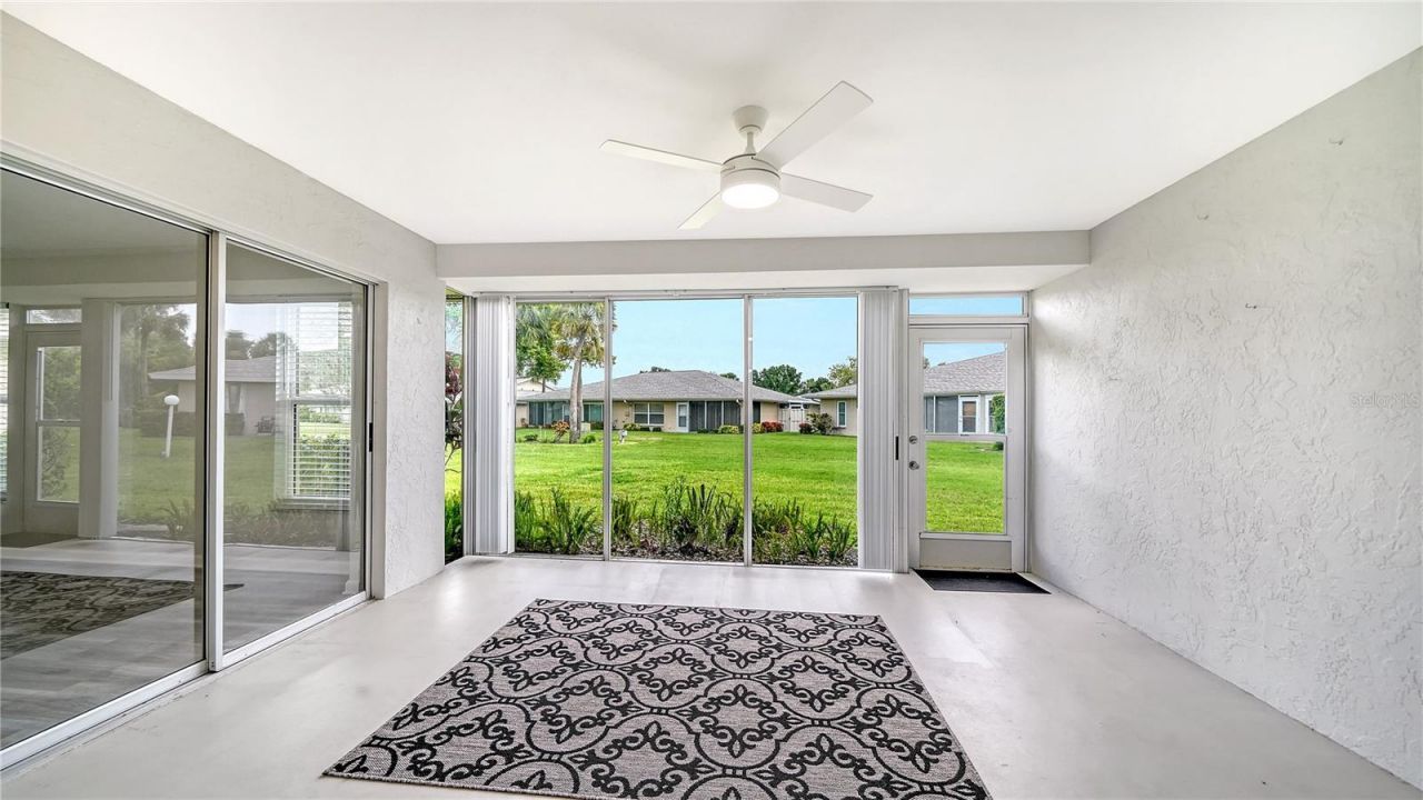 5689 Evergreen Drive, Unit 18, Sarasota, FL 34233 Photo
