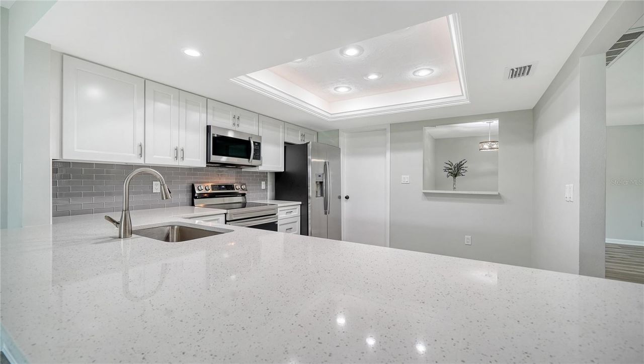 5689 Evergreen Drive, Unit 18, Sarasota, FL 34233 Photo