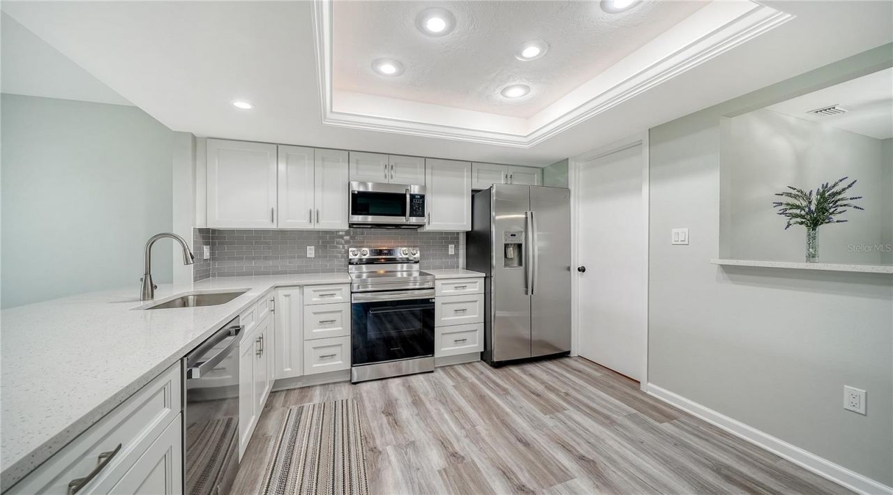 5689 Evergreen Drive, Unit 18, Sarasota, FL 34233 Photo