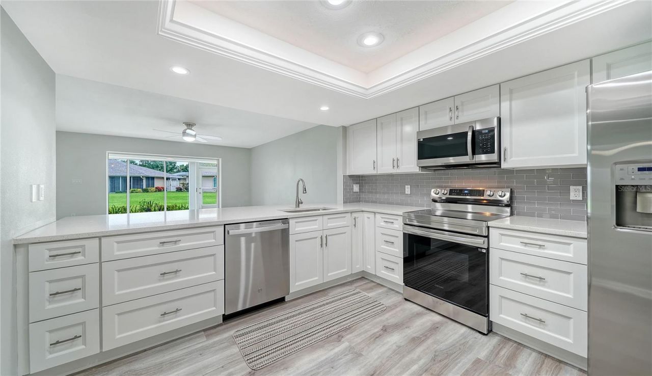 5689 Evergreen Drive, Unit 18, Sarasota, FL 34233 Photo
