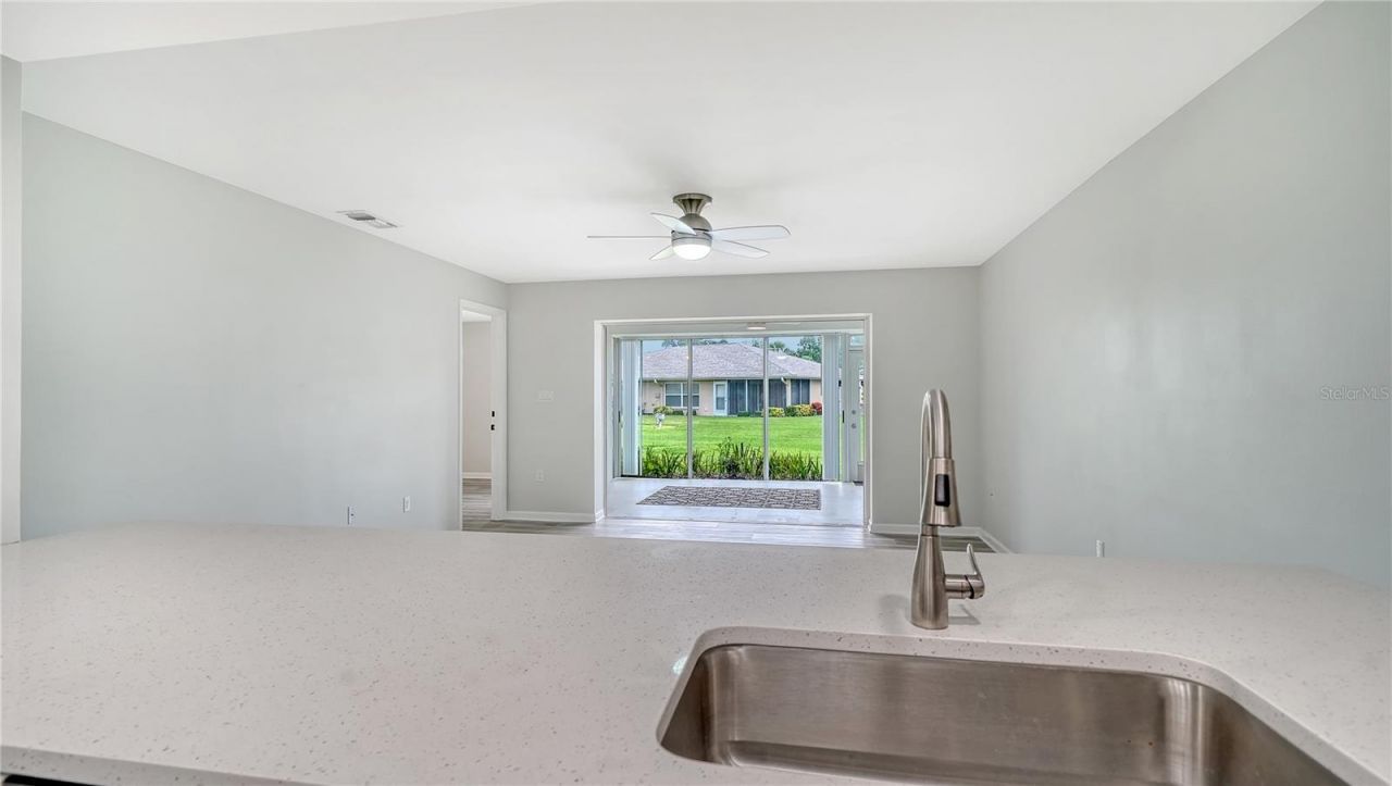 5689 Evergreen Drive, Unit 18, Sarasota, FL 34233 Photo