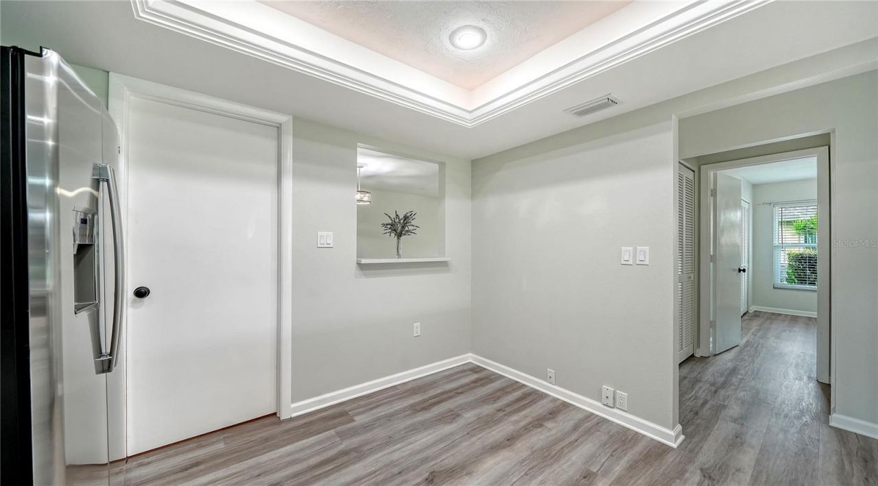 5689 Evergreen Drive, Unit 18, Sarasota, FL 34233 Photo