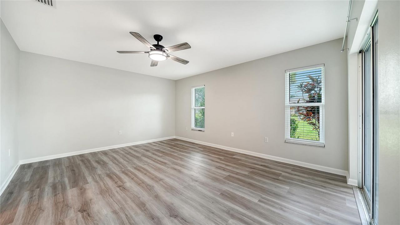 5689 Evergreen Drive, Unit 18, Sarasota, FL 34233 Photo