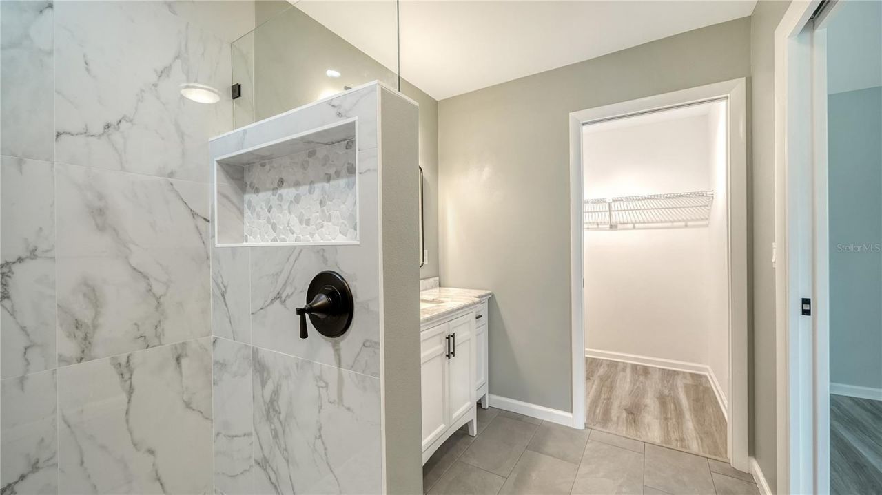 5689 Evergreen Drive, Unit 18, Sarasota, FL 34233 Photo