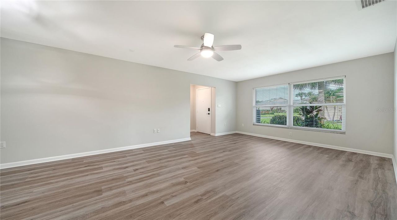 5689 Evergreen Drive, Unit 18, Sarasota, FL 34233 Photo