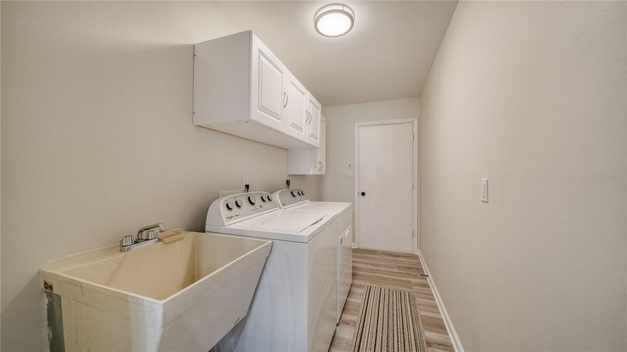 5689 Evergreen Drive, Unit 18, Sarasota, FL 34233 Photo