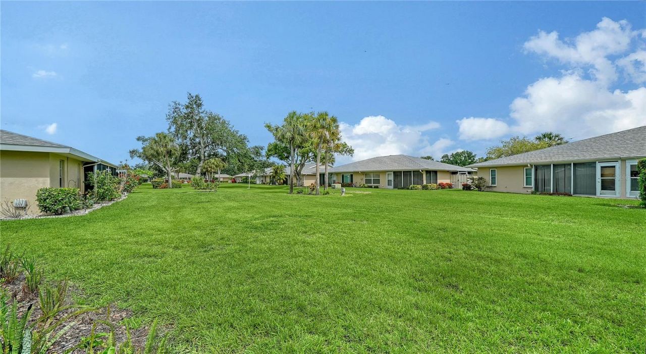 5689 Evergreen Drive, Unit 18, Sarasota, FL 34233 Photo