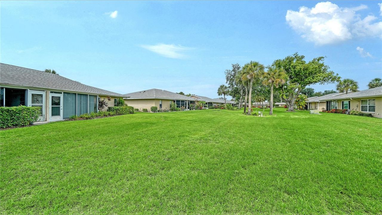 5689 Evergreen Drive, Unit 18, Sarasota, FL 34233 Photo
