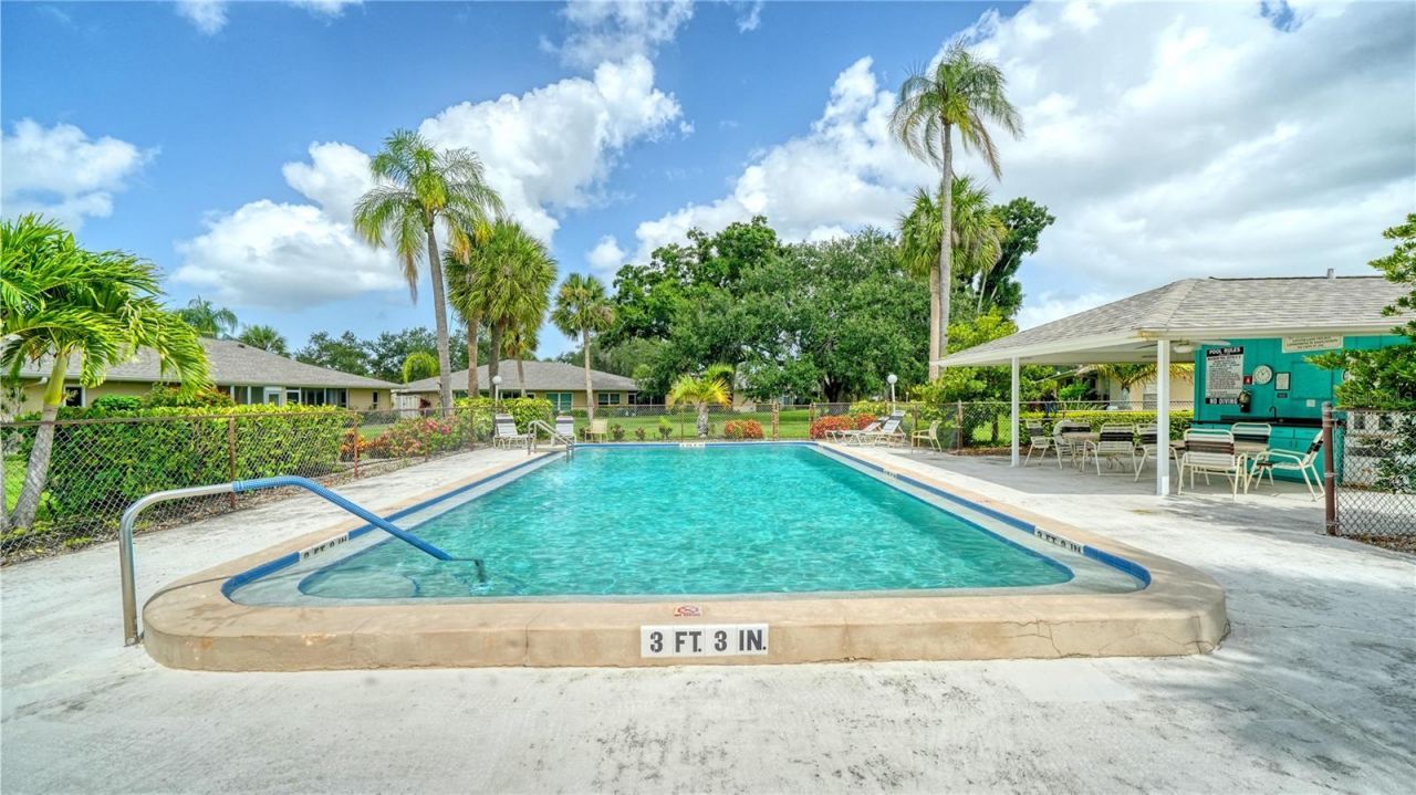 5689 Evergreen Drive, Unit 18, Sarasota, FL 34233 Photo
