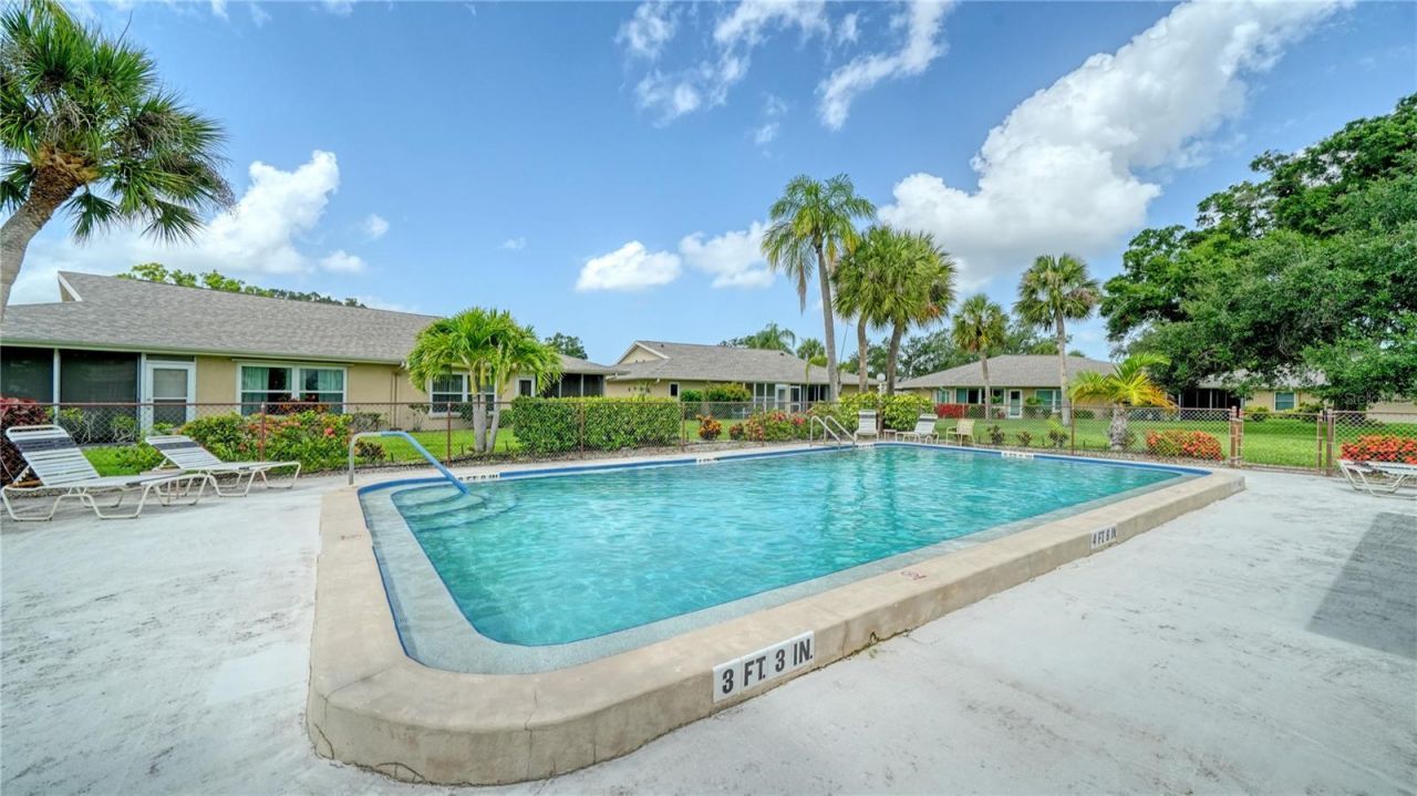 5689 Evergreen Drive, Unit 18, Sarasota, FL 34233 Photo