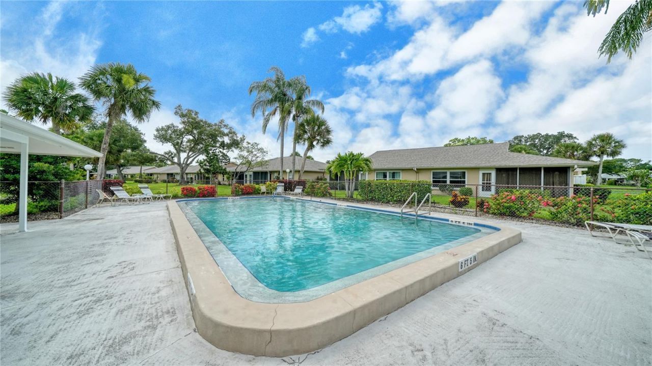 5689 Evergreen Drive, Unit 18, Sarasota, FL 34233 Photo