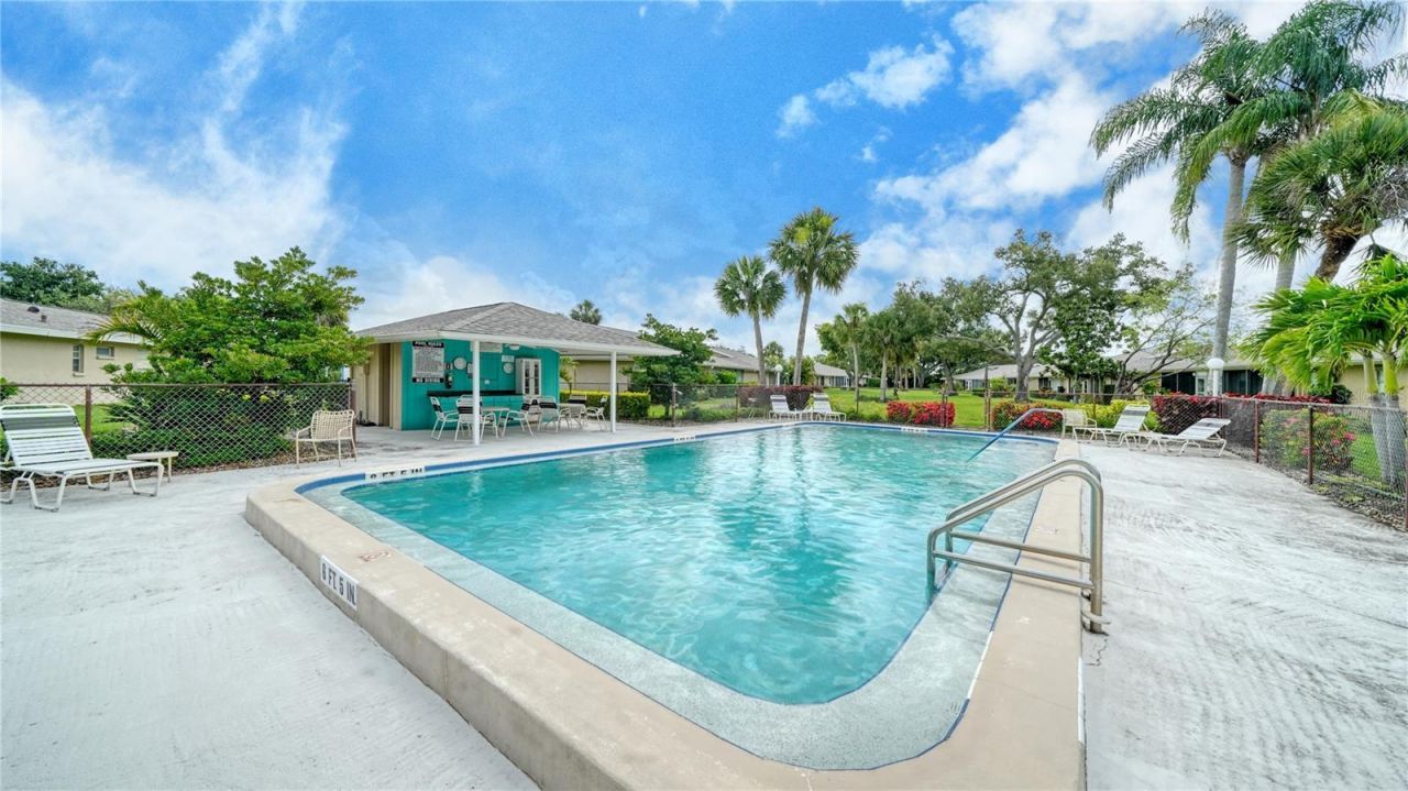 5689 Evergreen Drive, Unit 18, Sarasota, FL 34233 Photo