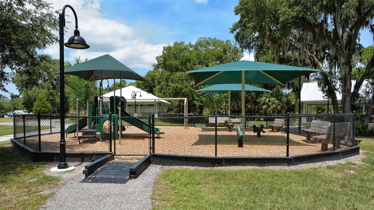 5689 Evergreen Drive, Unit 18, Sarasota, FL 34233 Photo