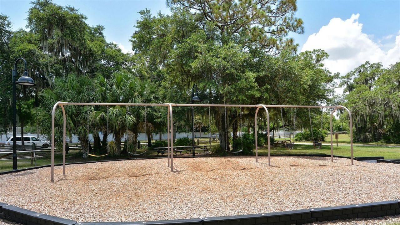 5689 Evergreen Drive, Unit 18, Sarasota, FL 34233 Photo