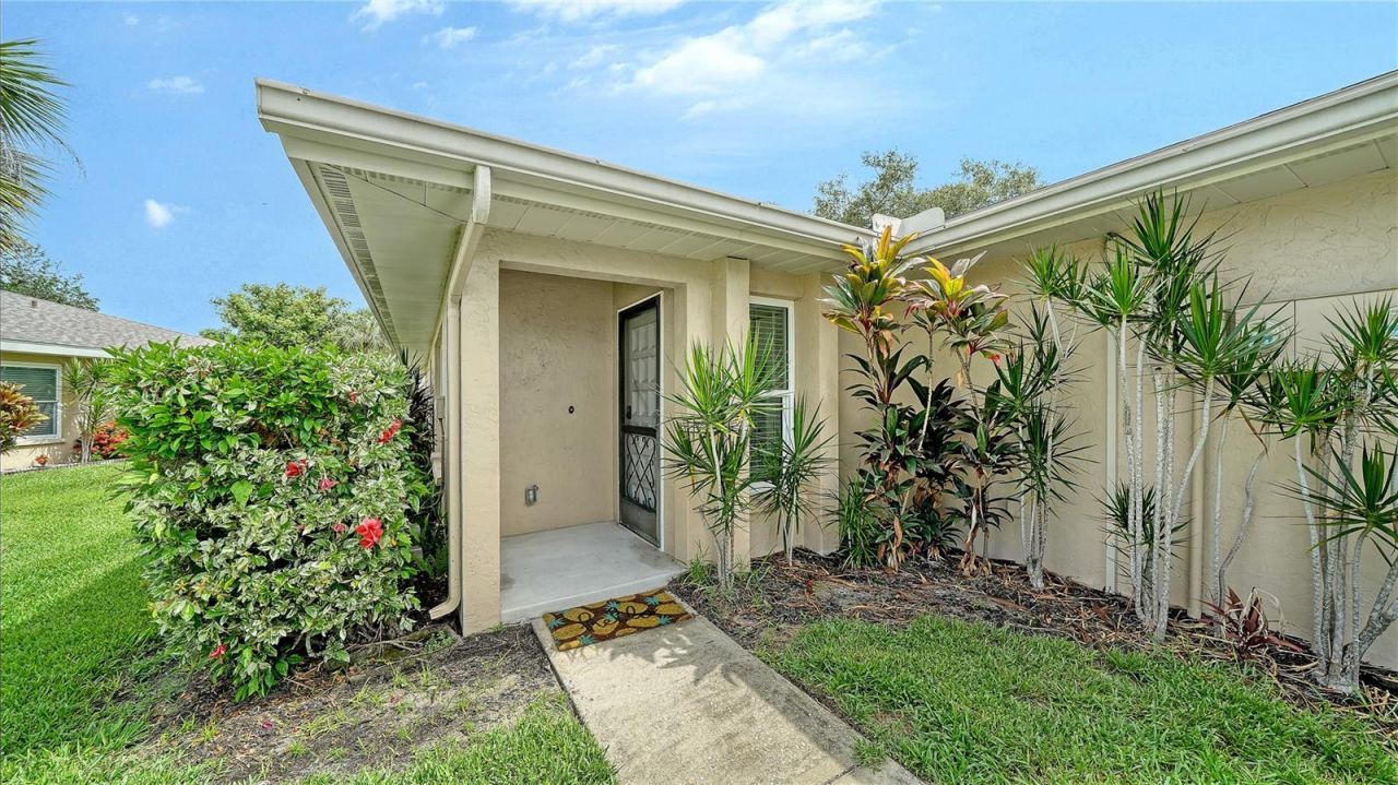 5689 Evergreen Drive, Unit 18, Sarasota, FL 34233 Photo