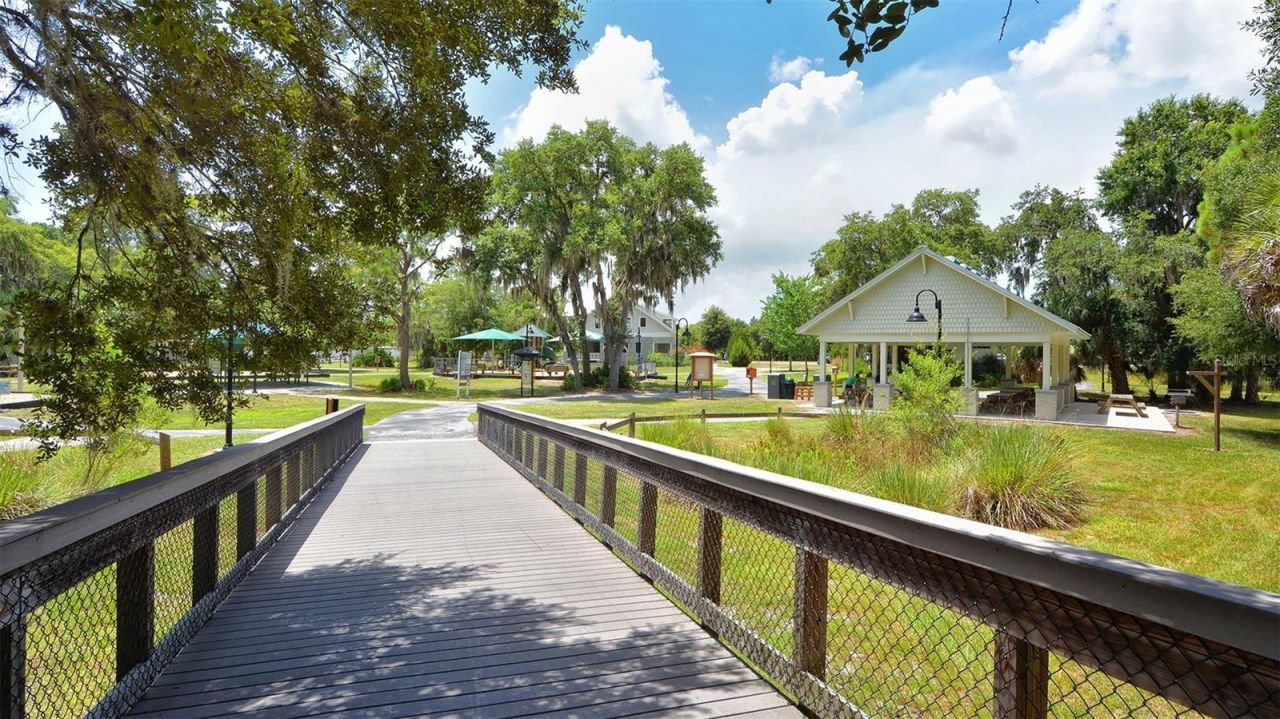 5689 Evergreen Drive, Unit 18, Sarasota, FL 34233 Photo