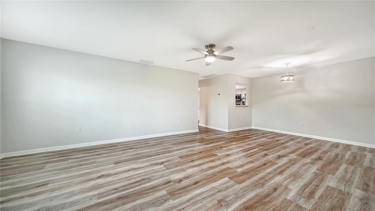 5689 Evergreen Drive, Unit 18, Sarasota, FL 34233 Photo