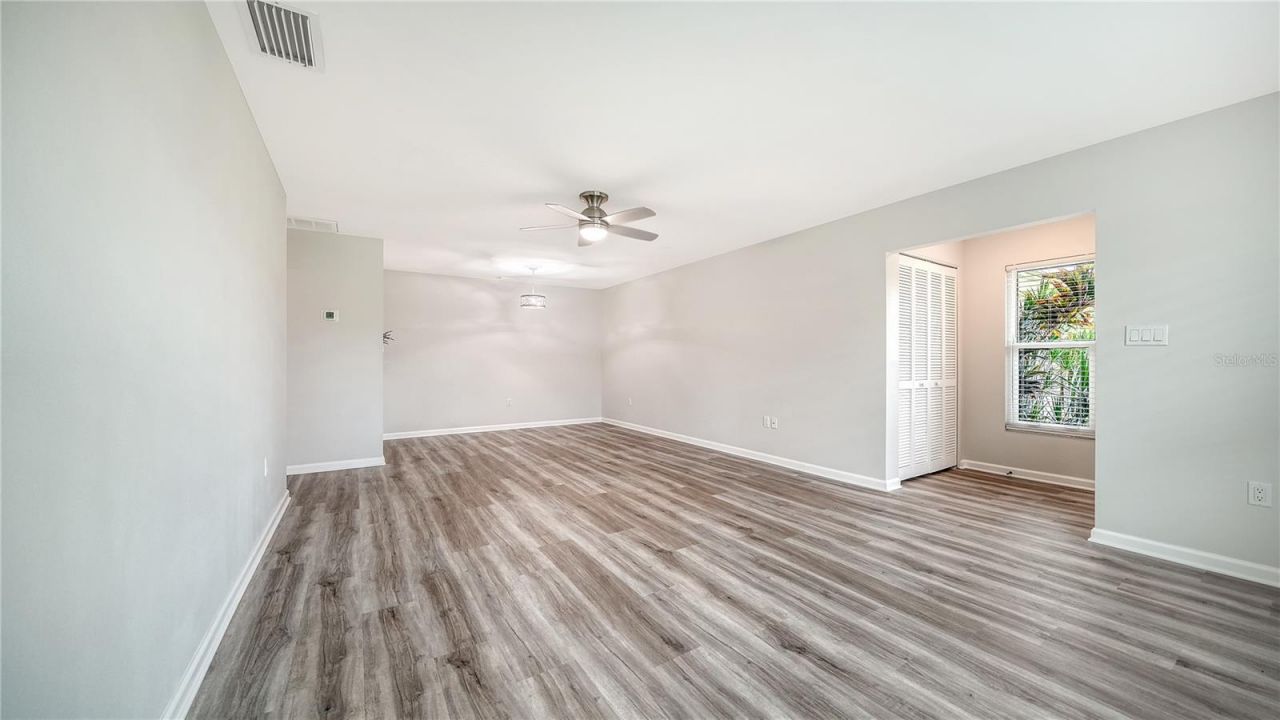 5689 Evergreen Drive, Unit 18, Sarasota, FL 34233 Photo