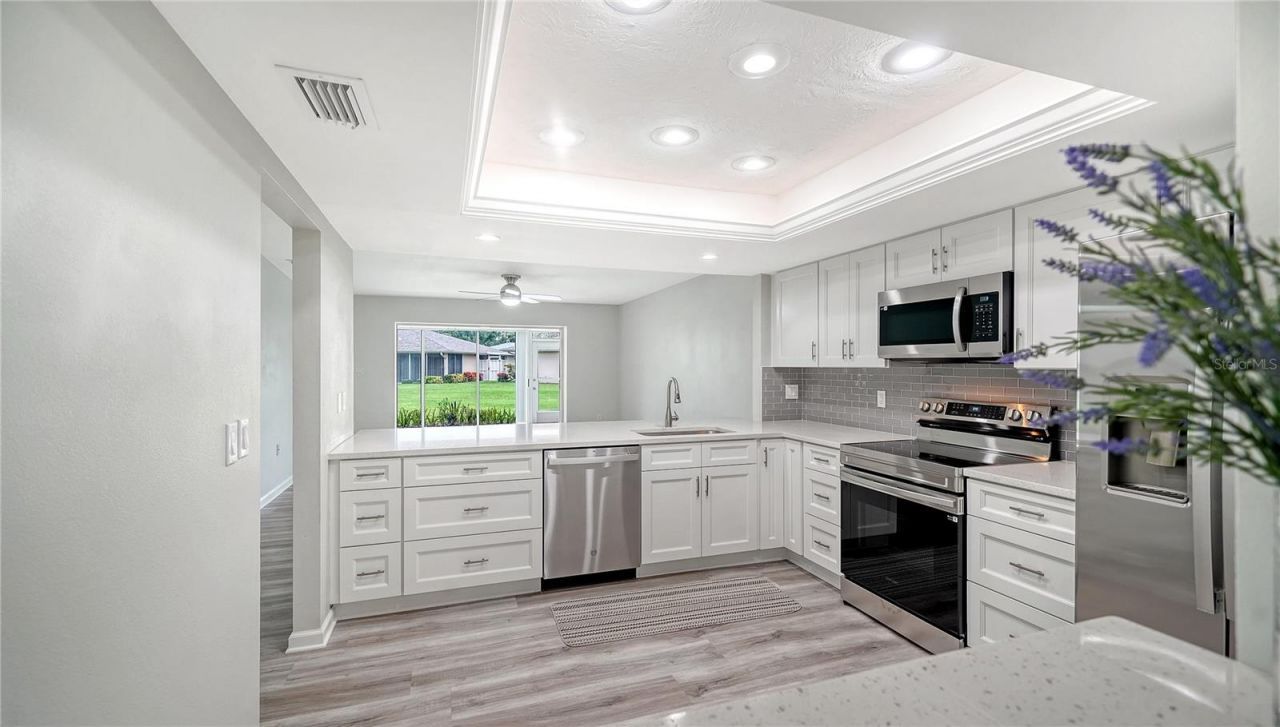 5689 Evergreen Drive, Unit 18, Sarasota, FL 34233 Photo