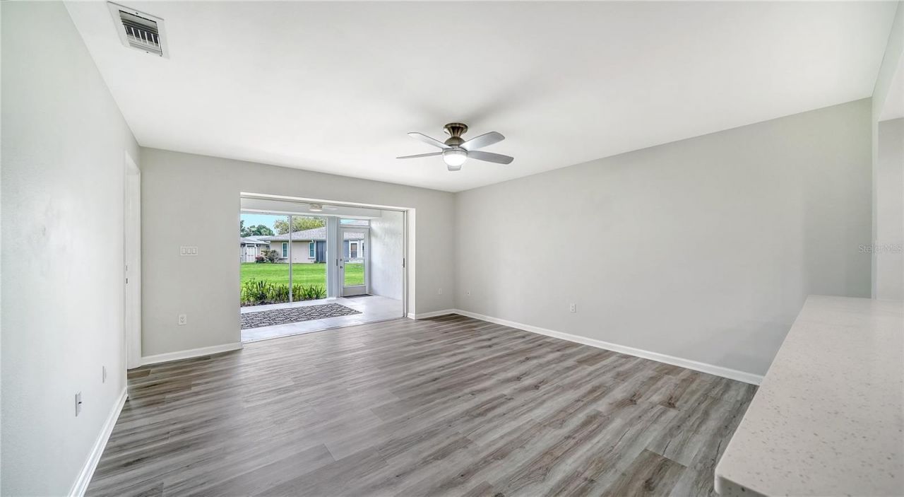 5689 Evergreen Drive, Unit 18, Sarasota, FL 34233 Photo