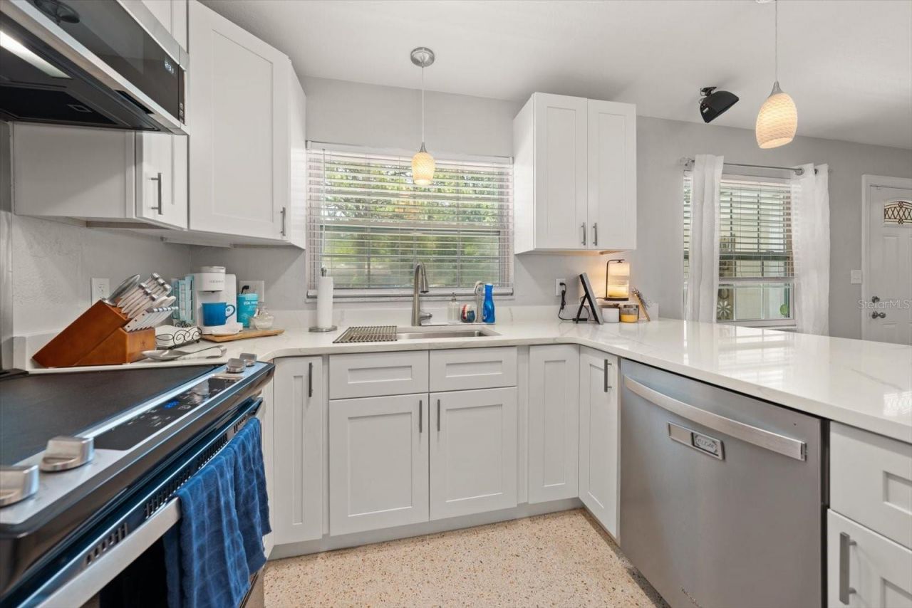 5820 Commonwealth Avenue N, Saint Petersburg, FL 33703 Photo