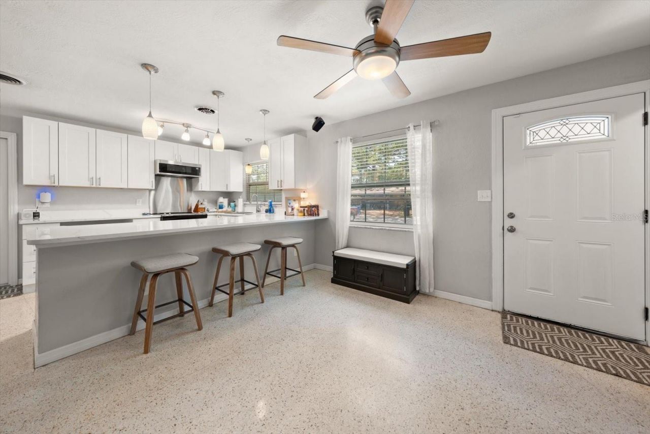 5820 Commonwealth Avenue N, Saint Petersburg, FL 33703 Photo