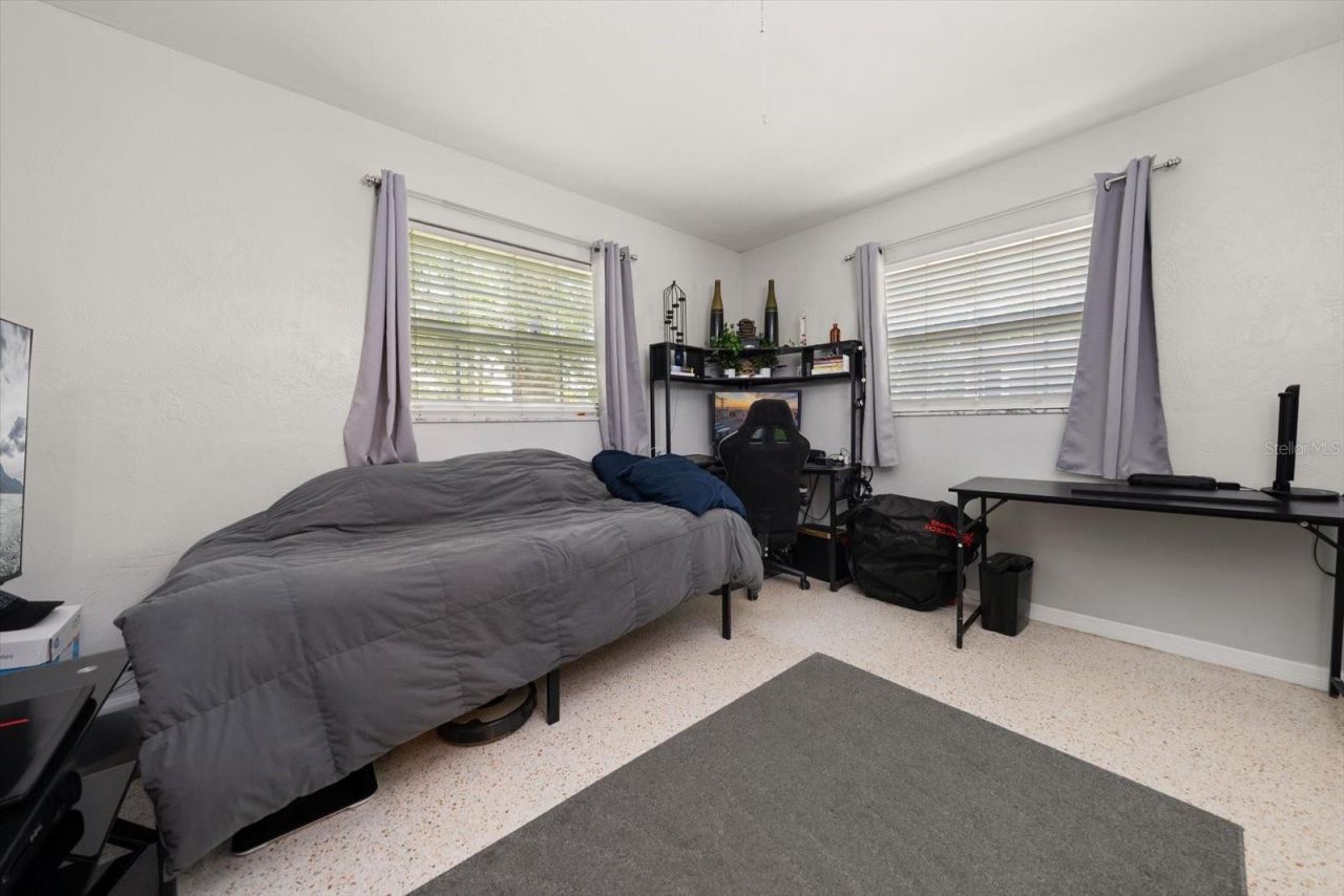 5820 Commonwealth Avenue N, Saint Petersburg, FL 33703 Photo