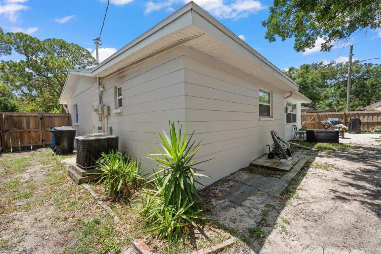 5820 Commonwealth Avenue N, Saint Petersburg, FL 33703 Photo