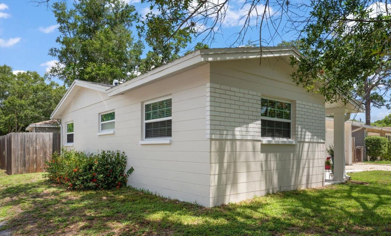 5820 Commonwealth Avenue N, Saint Petersburg, FL 33703 Photo