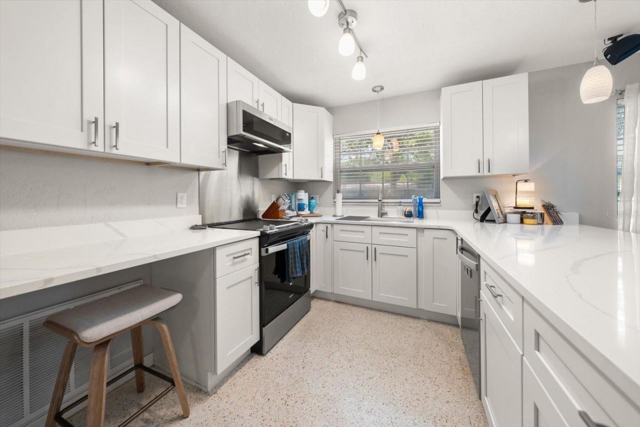 5820 Commonwealth Avenue N, Saint Petersburg, FL 33703 Photo