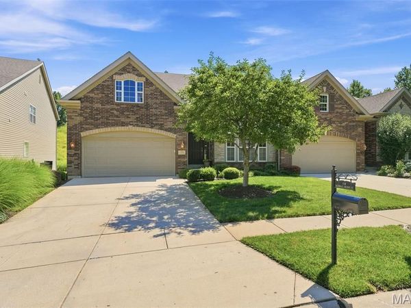 138 Kendall Bluff Court, Chesterfield, MO 63017