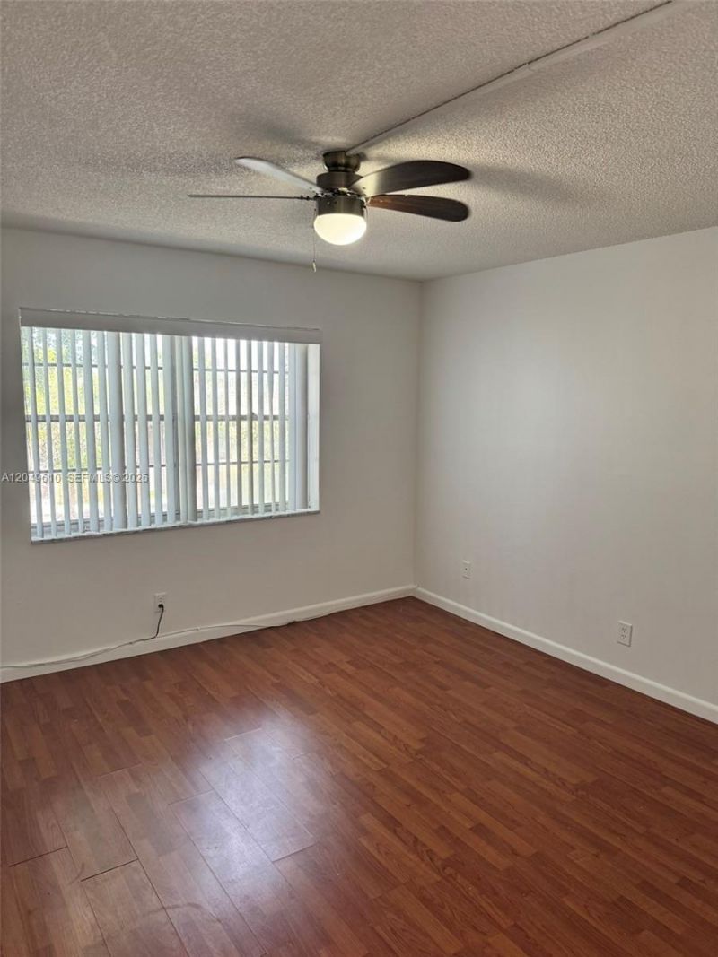 8511 NW 8th St , Unit 303, Miami, FL 33126 Photo