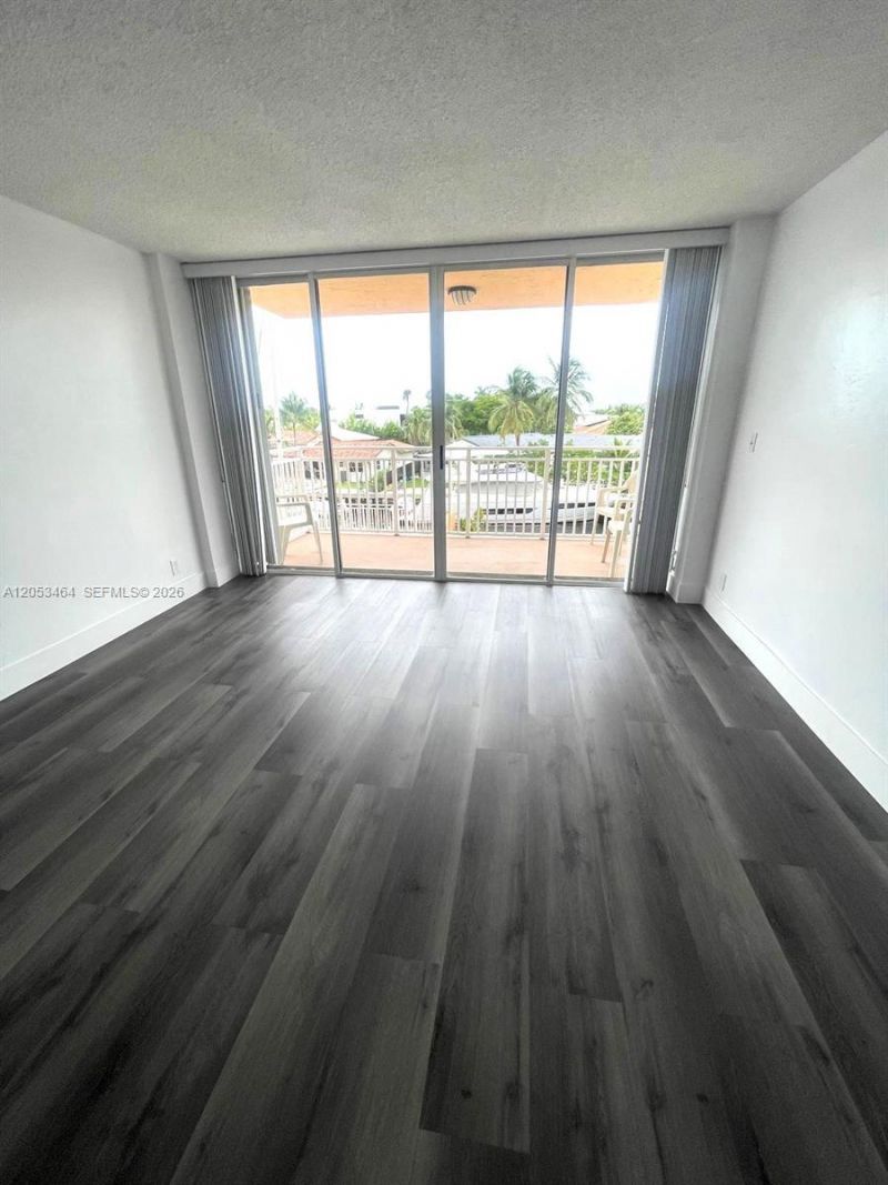 2450 NE 135th St , Unit 209, North Miami, FL 33181 Photo