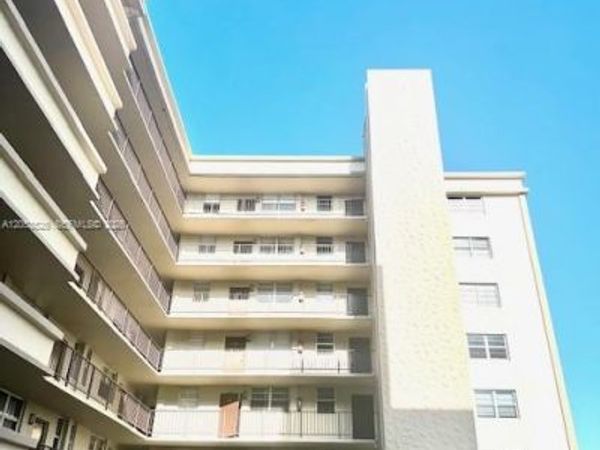 1811 Jefferson St, Unit 210, Hollywood, FL 33020