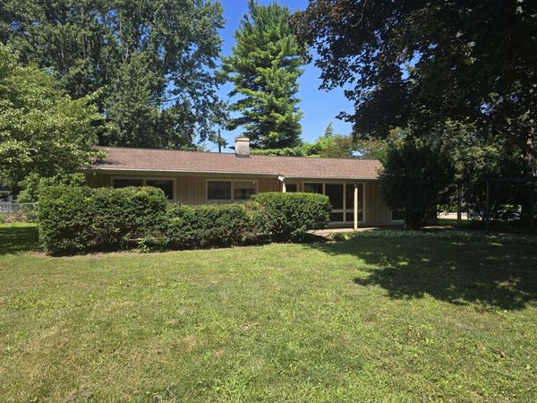 1719 McDonald Drive , Champaign, IL 61821