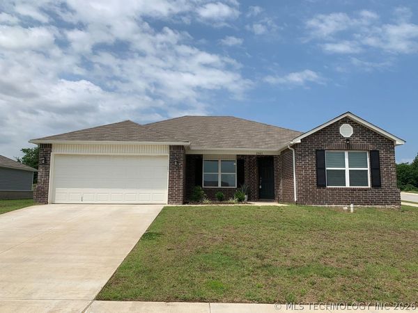 2001 S Amarillo Drive, Claremore, OK 74019