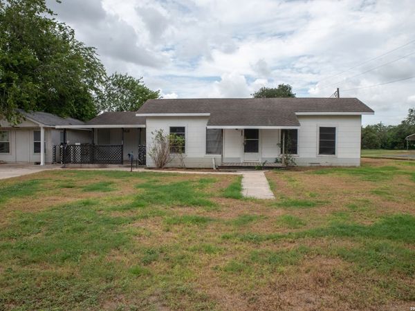 200 N IRVIN ST, Falls City, TX 78113