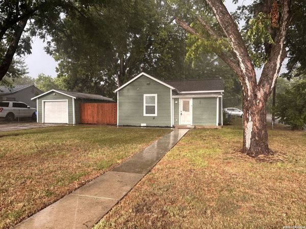 505 N Heideke, Seguin, TX 78155