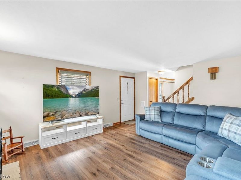 1846 Opal Street, Louisville, OH 44641 Photo 11