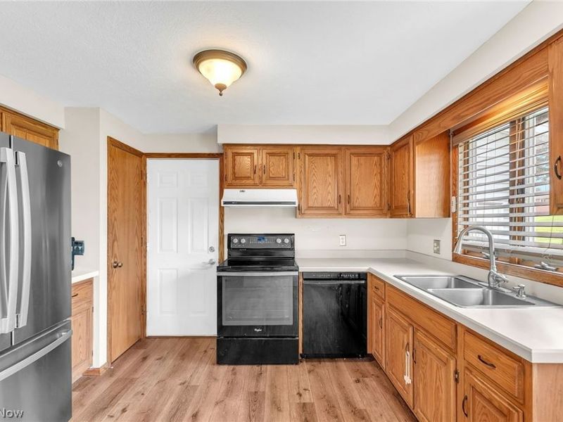 1846 Opal Street, Louisville, OH 44641 Photo 3
